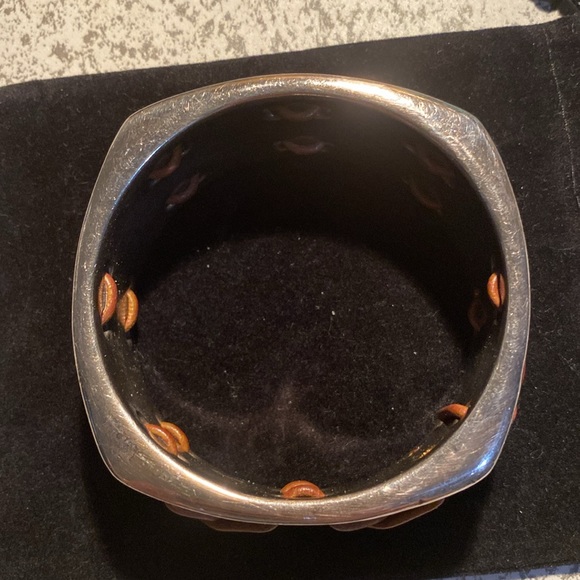 (925-sterling & Leather) Vintage Santa Fe Leather and Silver Bangle - Picture 3 of 7